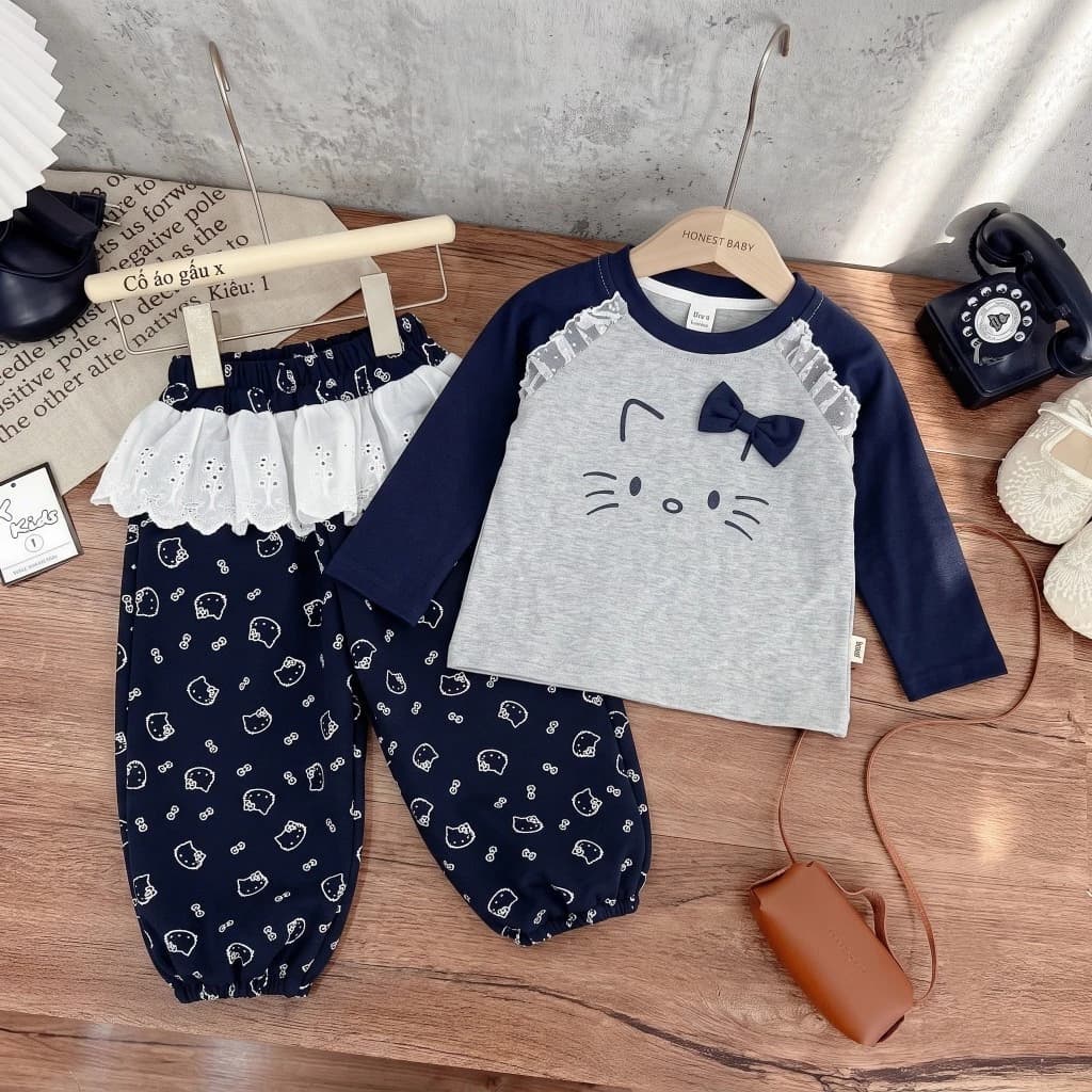 Bộ Quần Áo Thu Đông Bé Gái Dài Tay Họa Tiết Mèo Dễ Thương, Set Áo Thun Cotton Kèm Quần Dài Ren Phong Cách Hàn Quốc