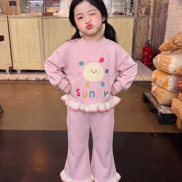 Bộ Đồ Nỉ Thu Đông Bé Gái Màu Hồng Phối Quần Dài Ống Loe Dễ Thương , Set Áo Nỉ Sweater Thu Đông Cho Bé