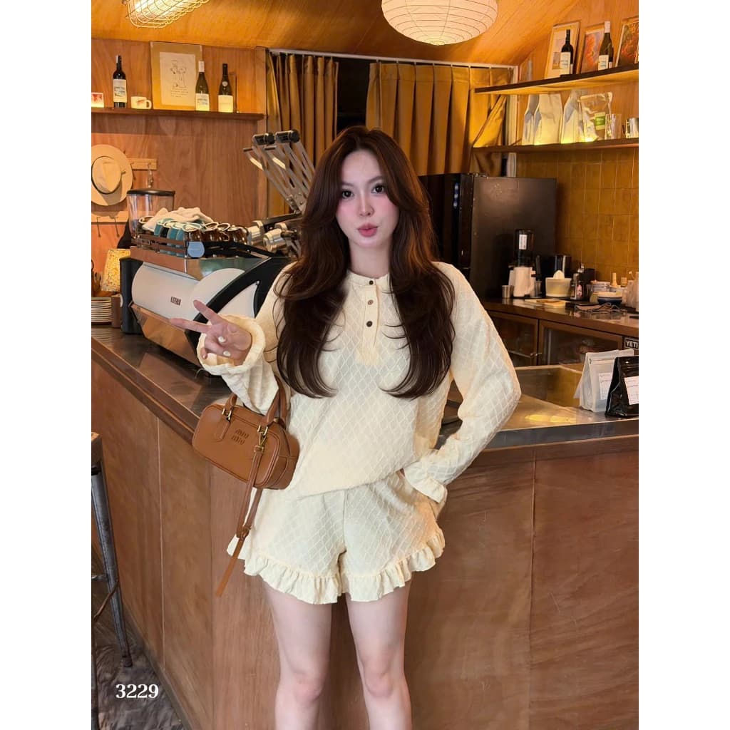 Sét áo cổ tròn dài tay cài cúc mix quần short đùi diềm bèo sét 3 màu sét ngủ mặc ở nhà thoải mái trẻ trung freesize S107
