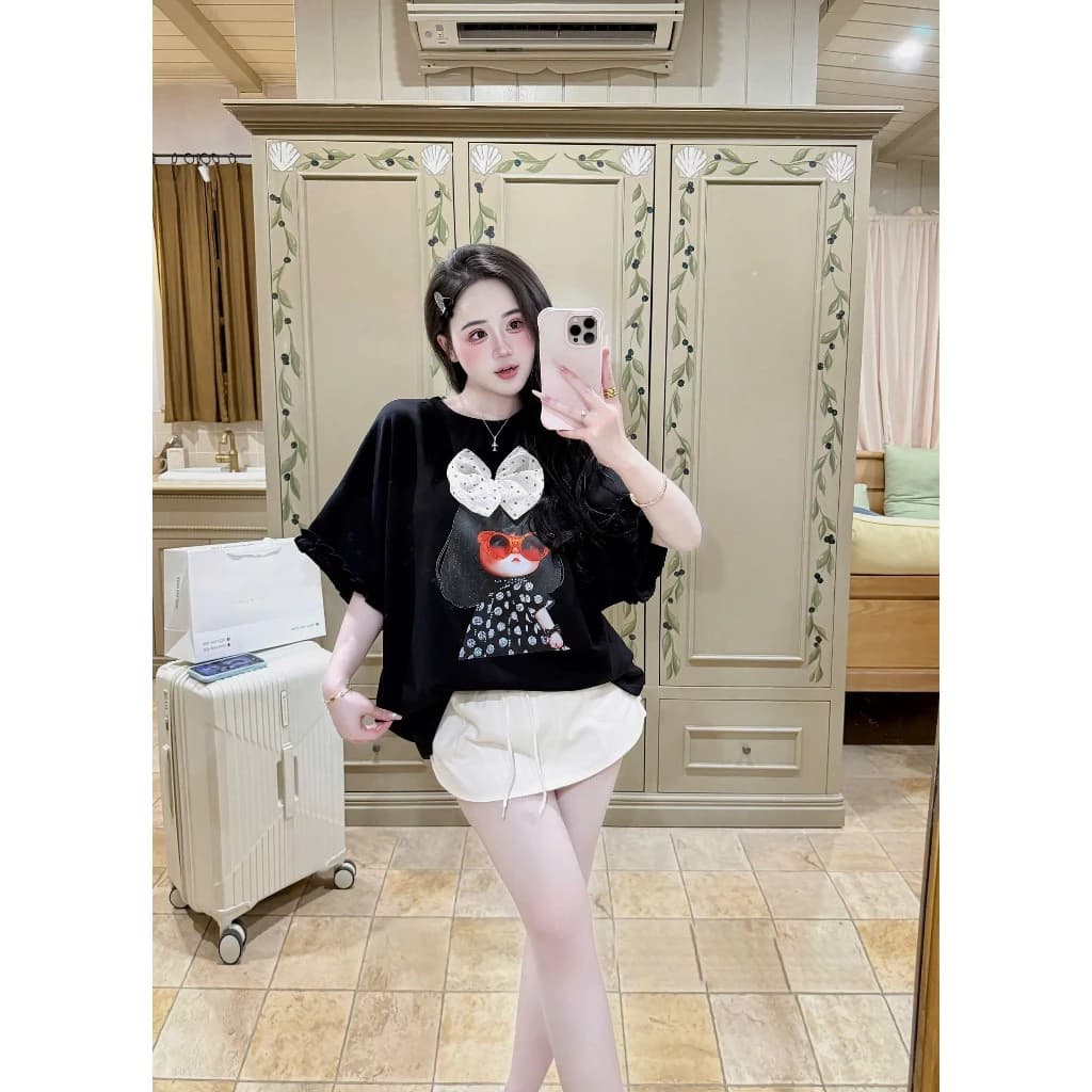 Áo phông cổ tròn tay cánh rơi hình in đính nơ áo form rộng chùm mông áo điệu phong cách trẻ trung sang chảnh A21