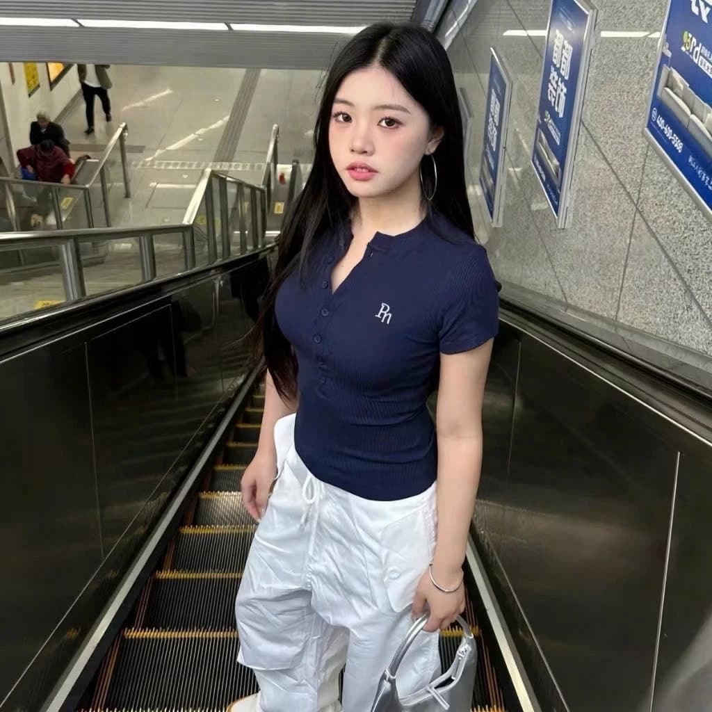 Áo thun croptop in chữ RN màu xanh than cho Nữ dáng ôm body