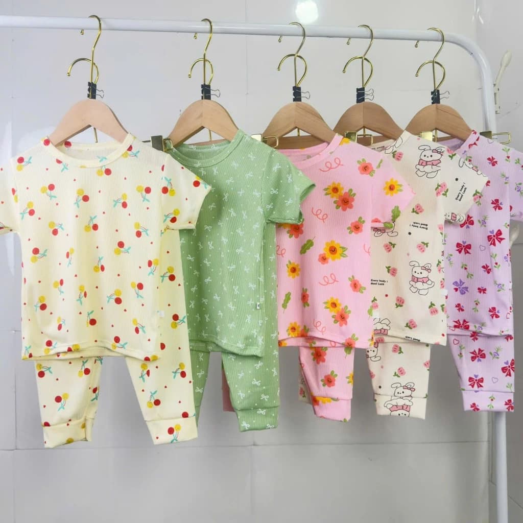 (4-24kg) Combo 04 bộ quần áo (ÁO NGẮN TAY QUẦN DÀI) Vải Thun tăm lụa cho bé gái ( Giao họa tiết ngẫu nhiên)