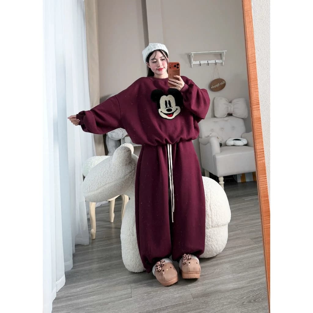 Sét bộ nỉ áo cổ tròn phối quần bom dài thêu hình Mickki màu đỏ, xám mặc mùa đông ấm áp By Genz
