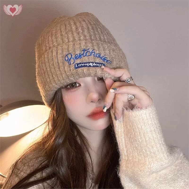 Mũ Len Beanie Thêu Chữ – Nón Len Nữ Hàn Quốc Giữ Ấm Mùa Đông, Co Giãn Tốt