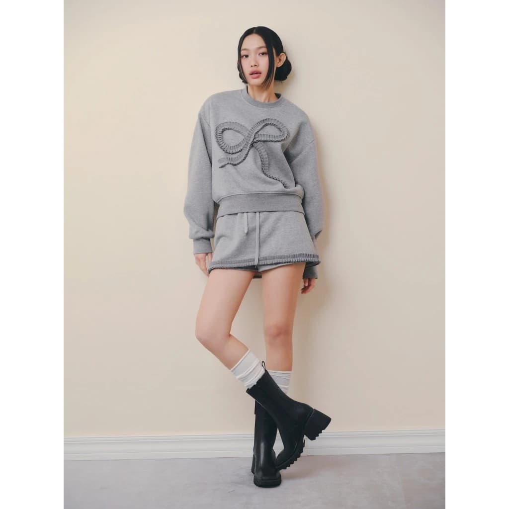 Set OLV áo và chân váy len trẻ trung năng động Gray Bow Long Sleeves Knit Set phù hợp đi chơi